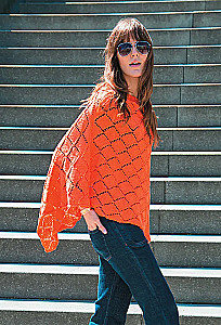 Stylische Ponchos und Capes. Stricken mit Nadeln