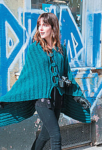 Stylische Ponchos und Capes. Stricken mit Nadeln